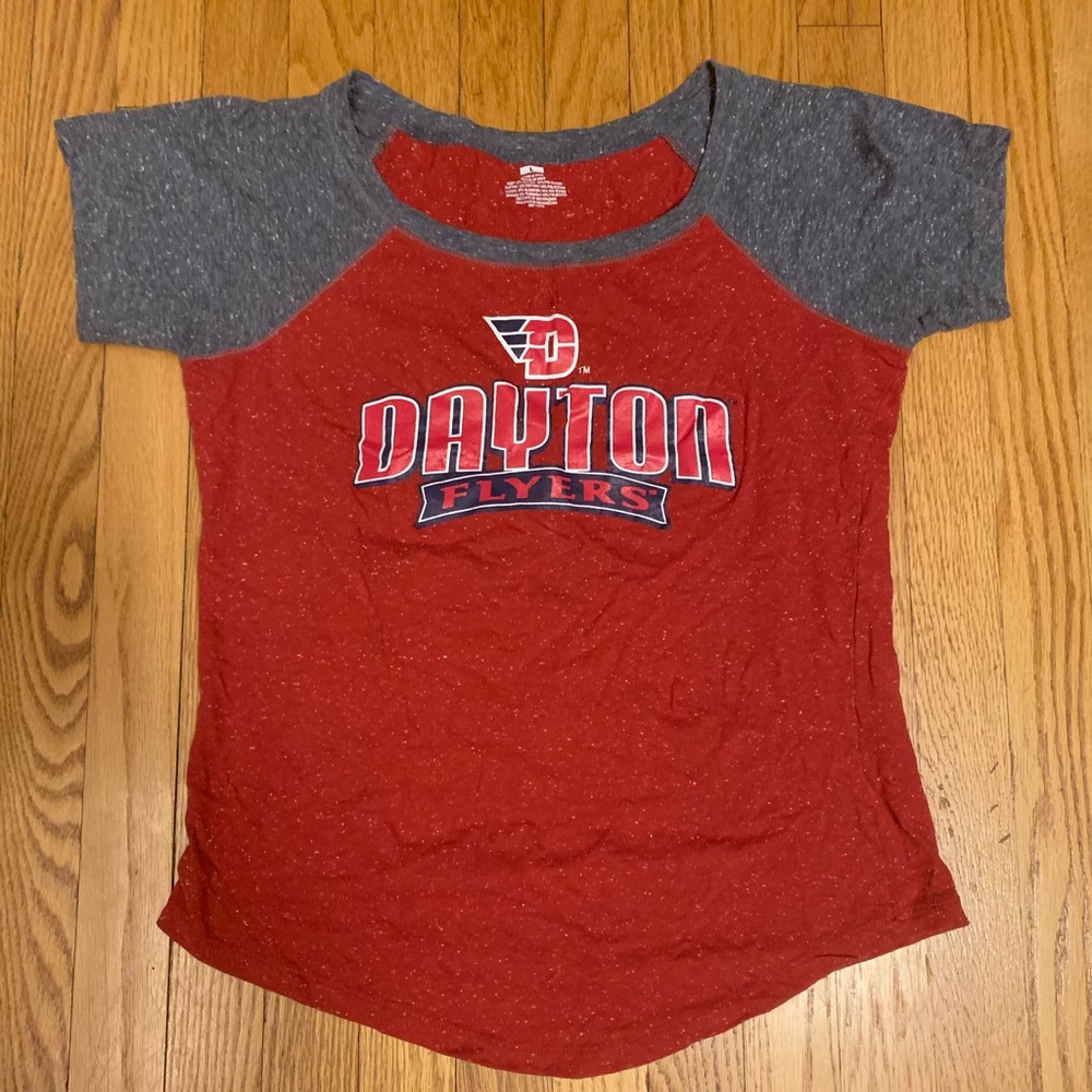 🚨University of Dayton Flyers sz L EUC 🚨3/17🚨